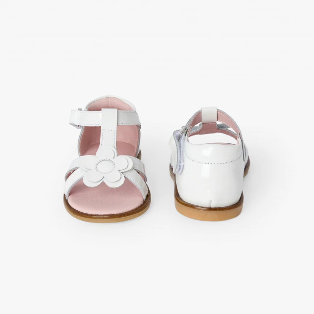 Baby girl sandals in patent leather